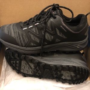 Magellan Outdoors Waterproof Women's 9.5 NWB